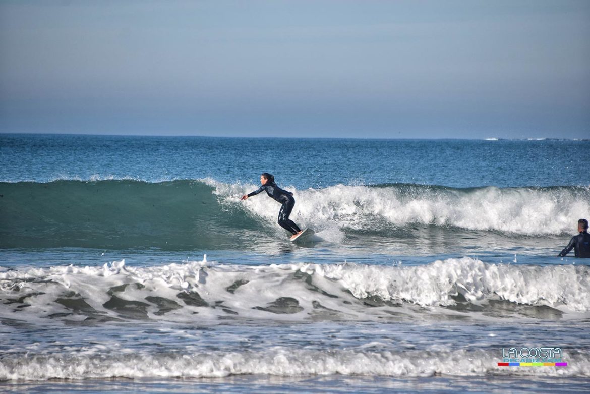 Mañanas de surf en Santa María, una sana costumbre