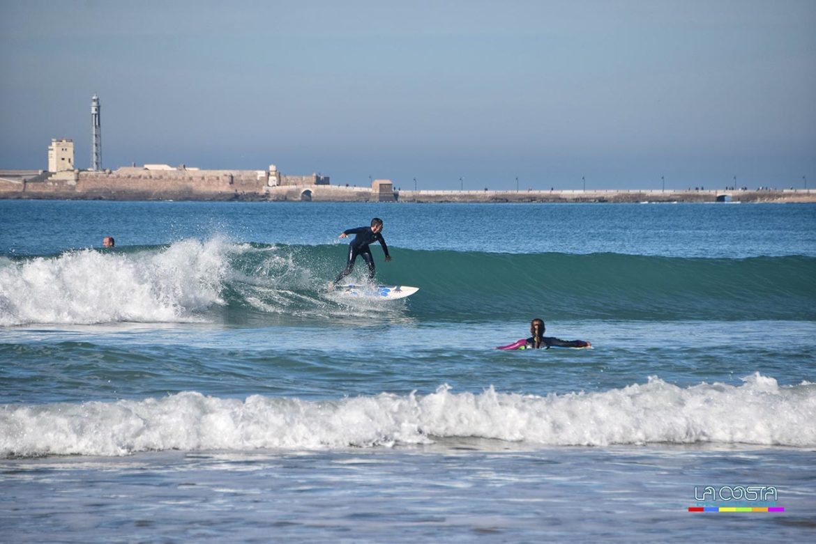 Mañanas de surf en Santa María, una sana costumbre