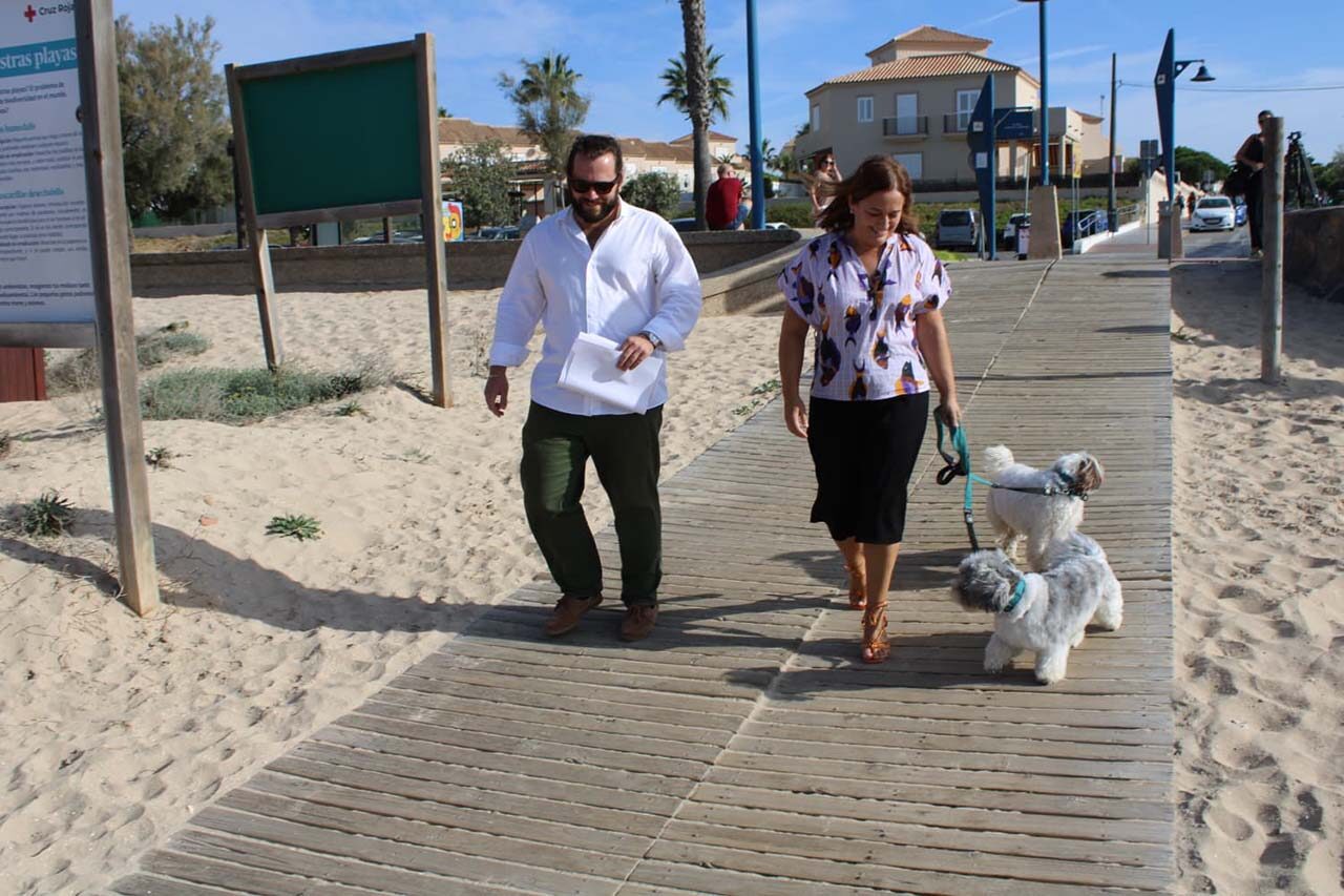 Perros en la playa de Chiclana